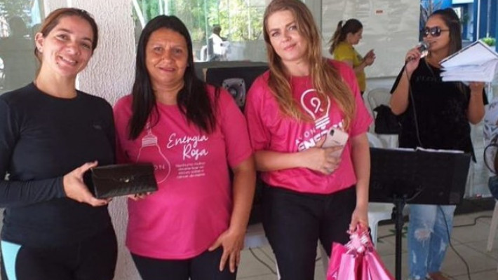 DIA DA MULHER – Sorteio de brindes e distribuição de rosas