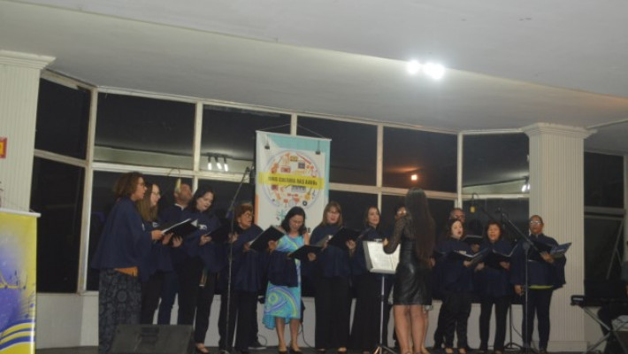 Noite cultural reúne canto coral e dança