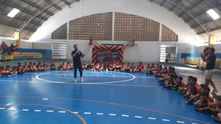 JOGADOR FALCÃO VISITA AABB