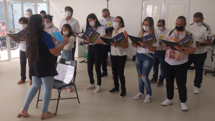 Coral AABB emociona pacientes e equipe no Hospital Mestre Vitalino em comemoração ao Setembro Verde