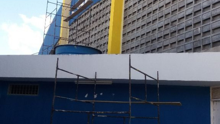 GINÁSIO TEM PINTURA RENOVADA