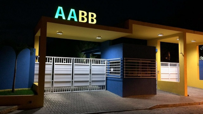 OLIMPÍADAS MODIFICA CORES DO PAINEL DE ENTRADA DO CLUBE