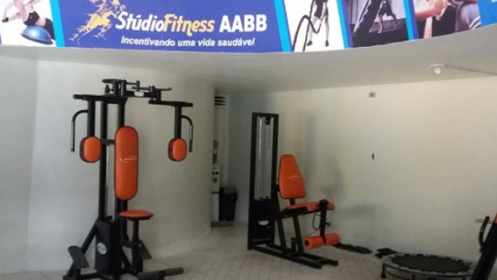 STUDIO FITNESS CONTINUA EM REFORMA