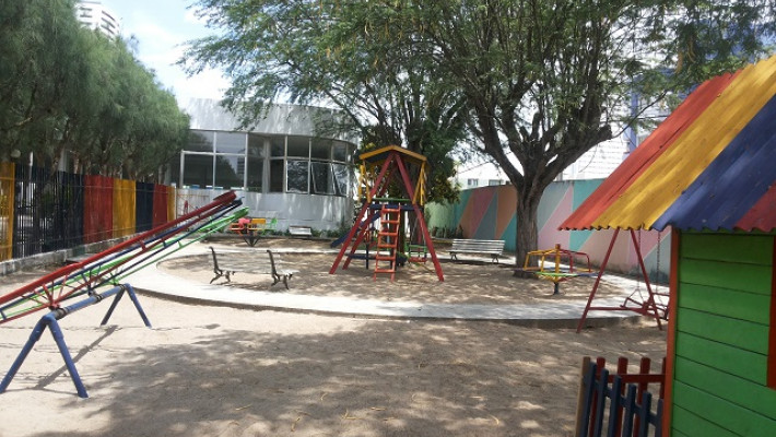 PARQUE INFANTIL ESTÁ SENDO RESTAURADO
