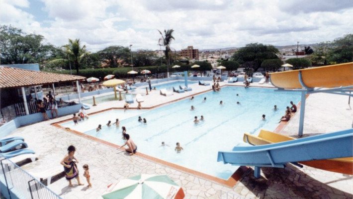Manutenção da piscina é concluída