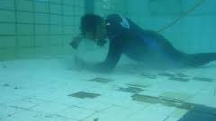 MANUTENÇÃO NA PISCINA CONTINUA